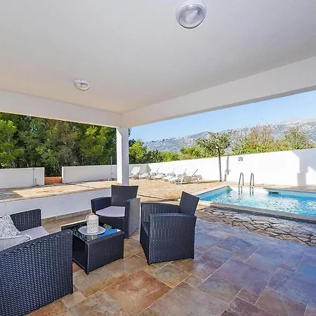In With Sea Views & Pool *