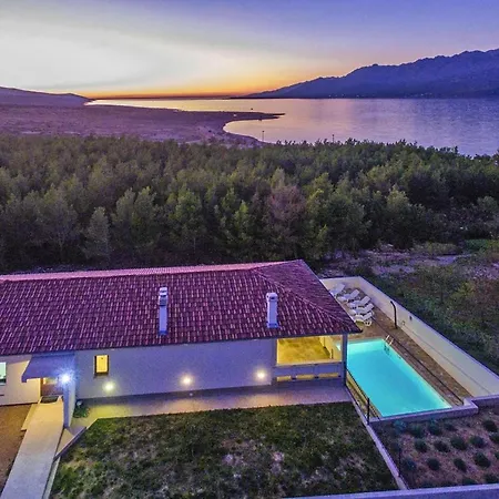 In With Sea Views & Pool Rovanjska