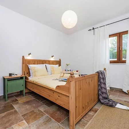 In With Sea Views & Pool Rovanjska
