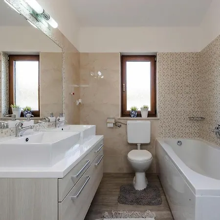 In With Sea Views & Pool Villa *