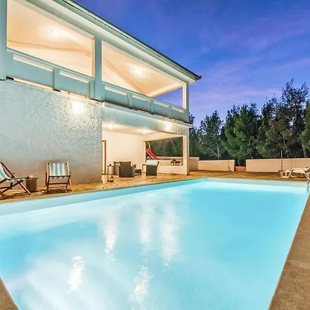 In With Sea Views & Pool *